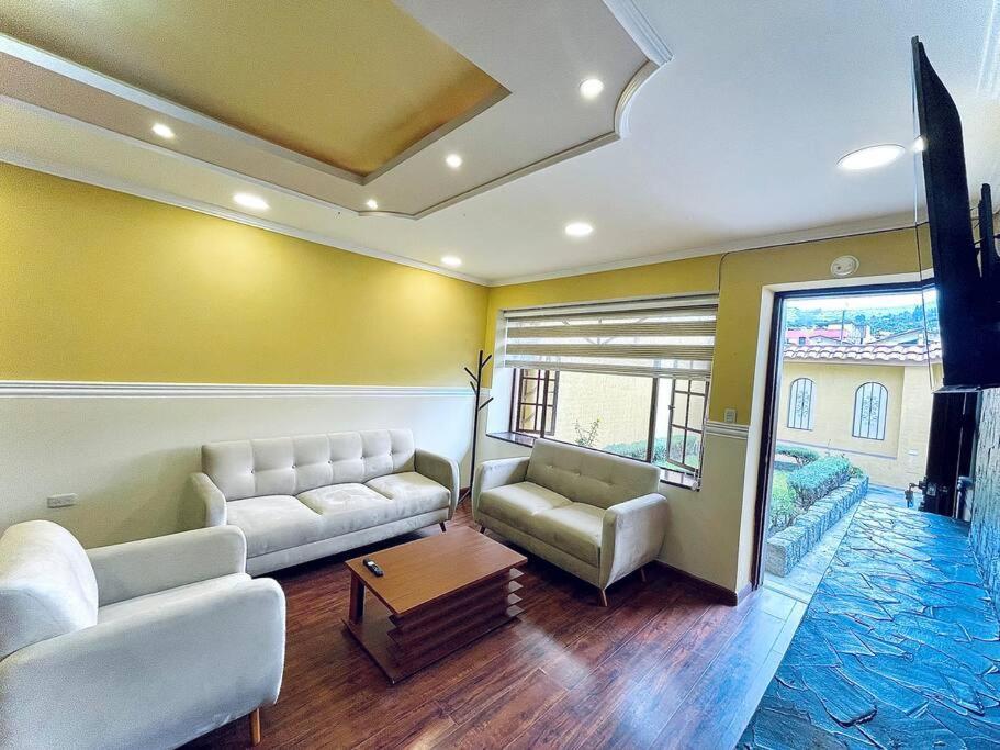 Cerca De Todo ! Apartamento Ambato